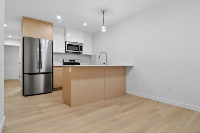 Building Photo - 12847 103 St NW Unit 4