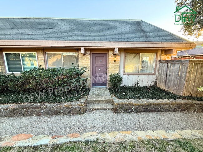 Building Photo - Inviting 3-Bedroom Condo with Fenced Backyard and Pool Access for LEASE in Irving, TX