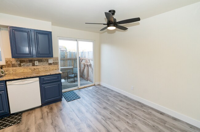 Photo - 7061 Utica St