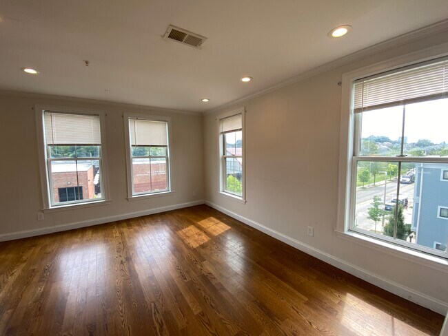 Photo - 2747 Washington St Unit 1