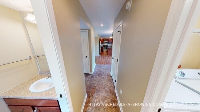 Building Photo - 1806 N Creek Cir