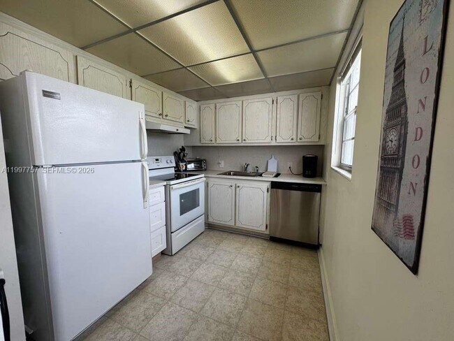 Photo - 536 Fanshaw M Unit 536