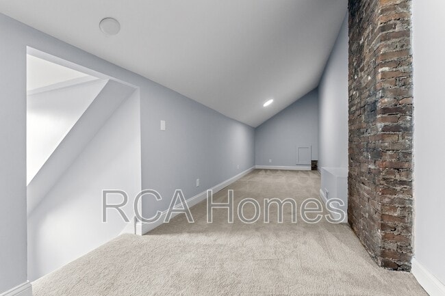 Photo - 613 E New York St