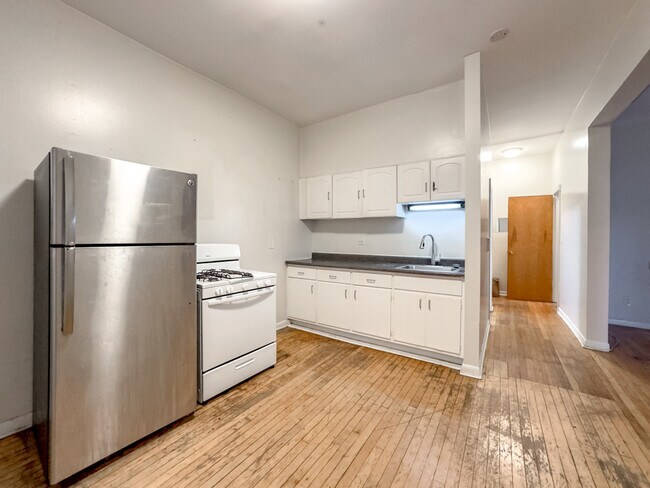 Photo - 917 W Waveland Ave Unit C3