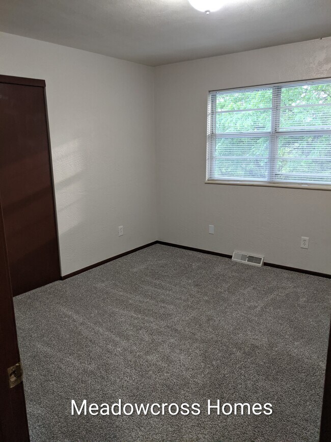 Photo - 2906 N River Ter