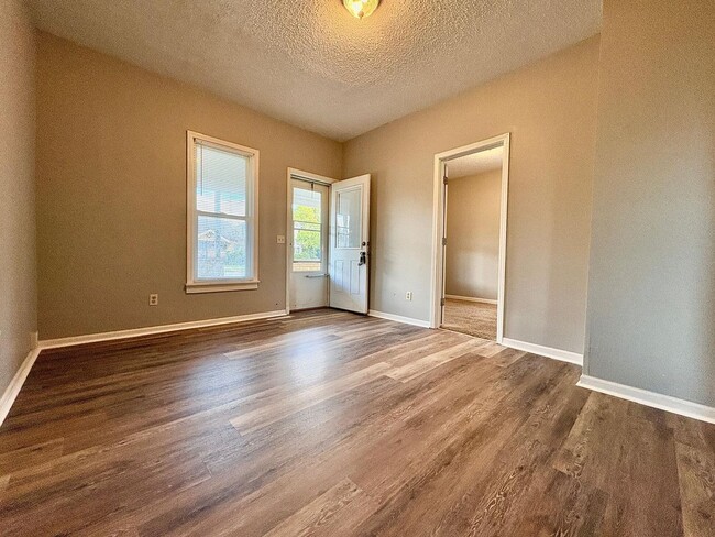 Photo - 919 S Logan St