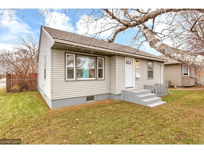 Building Photo - 3 bedroom 2 bathroom house with detached g...
