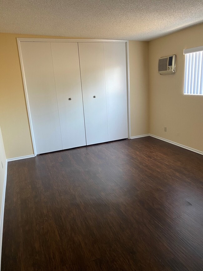 Photo - 6134 Woodman Ave