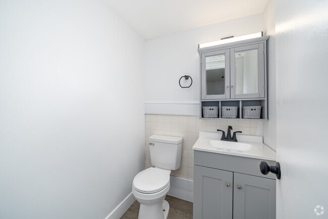 2BR, 1.5BA - 975SF - Primary Bathroom