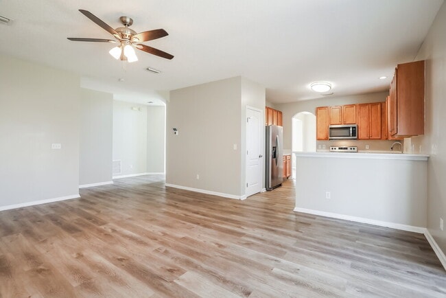 Photo - 880 Thoroughbred Dr