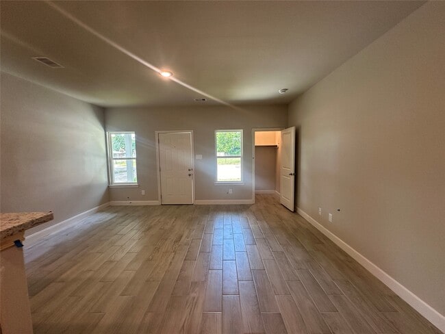 Photo - 104 Turner Dr