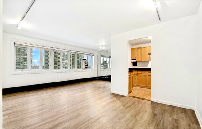 Photo - 700 W Bittersweet Pl Unit 1004