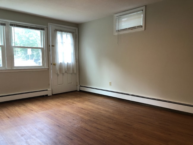 Photo - 1233 Main St Unidad E