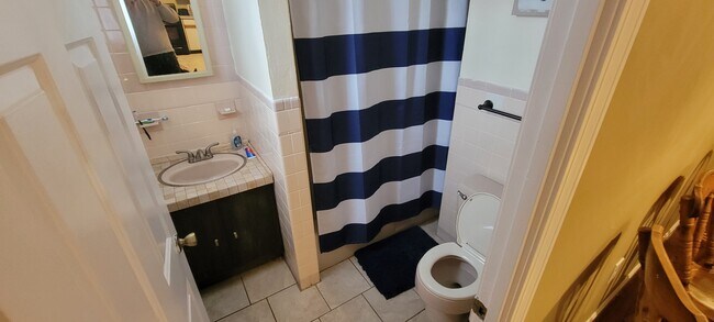 Bathroom - 811 Walnut St Unit 2