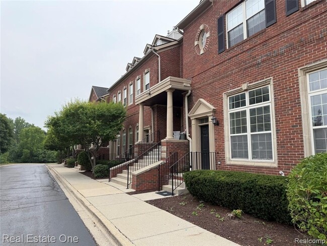 Photo - 29285 Glen Oaks Blvd E