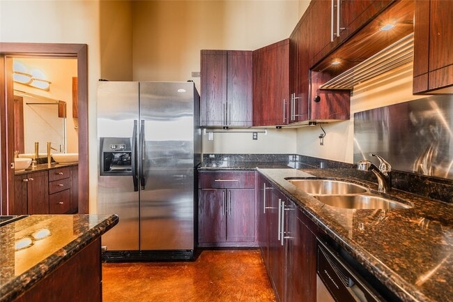 Photo - 2205 McKinney St Unidad 306