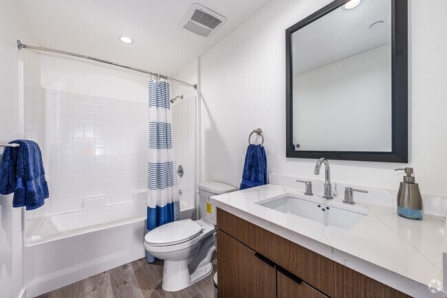 2BR, 2BA - 939SF - Primary Bathroom