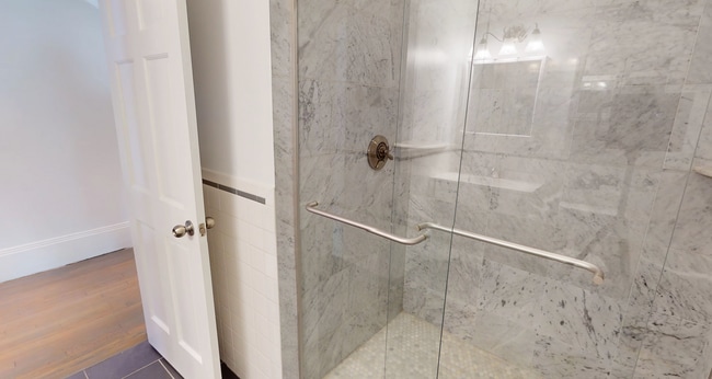 Photo - 1408 Beacon St Unit 3