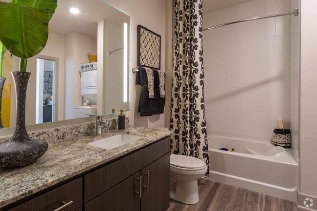 1BR, 1BA - 706 SF