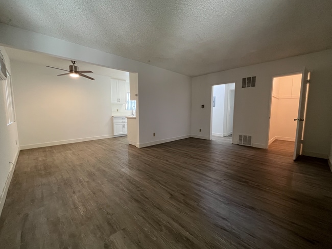 Building Photo - 5754 Hazeltine Ave Unit 3 Rental