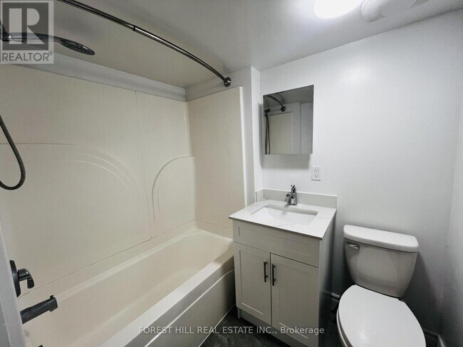 Photo - 420 Grove St E