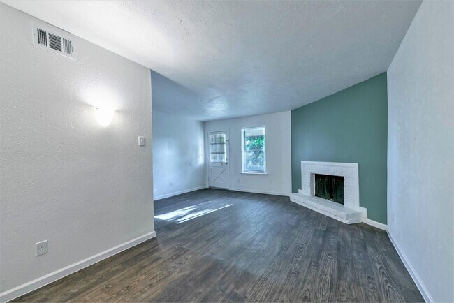 Photo - Hillsdale Garden Apartments