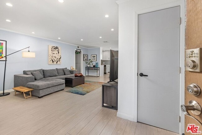 Photo - 12801 Moorpark St Unit 206