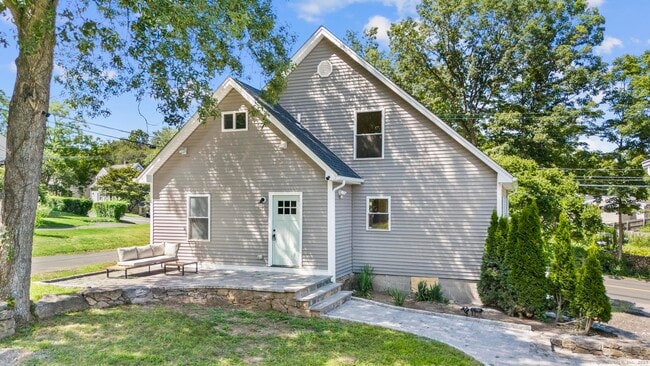Building Photo - 48A E Pembroke Rd Rental