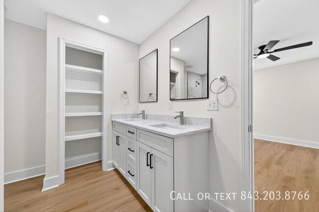 Photo - 955 Godber St