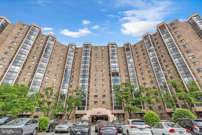 Building Photo - 5904 Mt Eagle Dr Unit 917 Rental