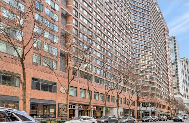 Building Photo - 211 E Ohio St Unit 911 Rental