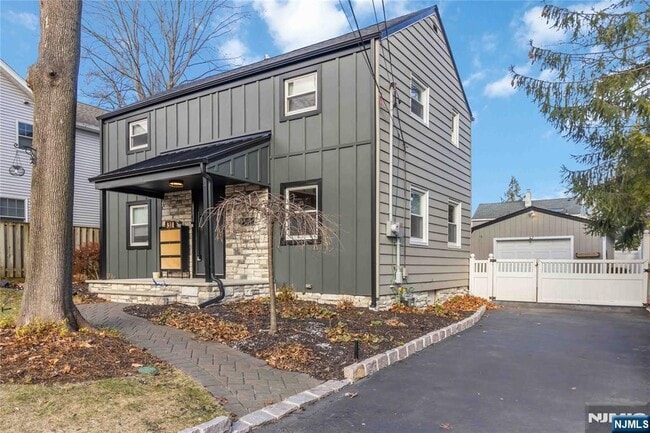 Photo - 31 Sherman Ave