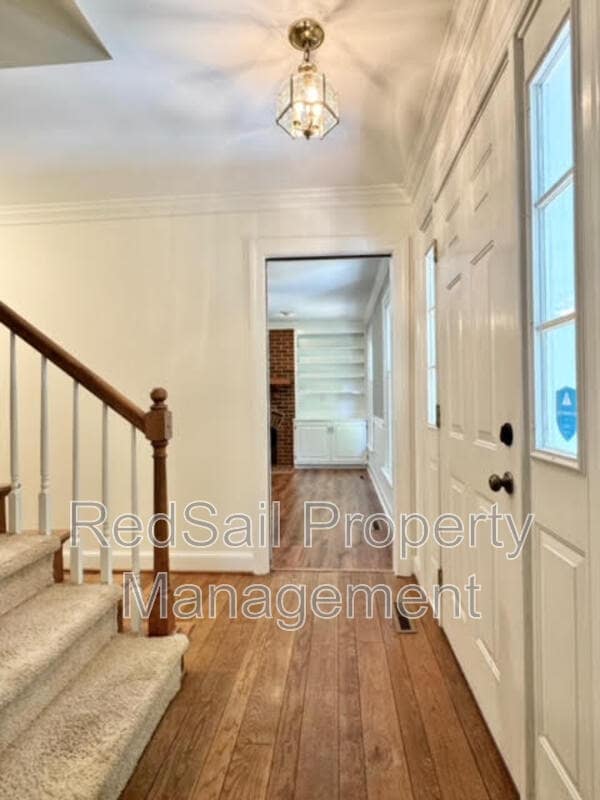 Photo - 114 Barclay Crescent