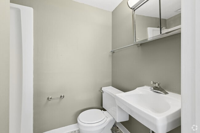 2BR, 2BA - 1080SF - Bathroom