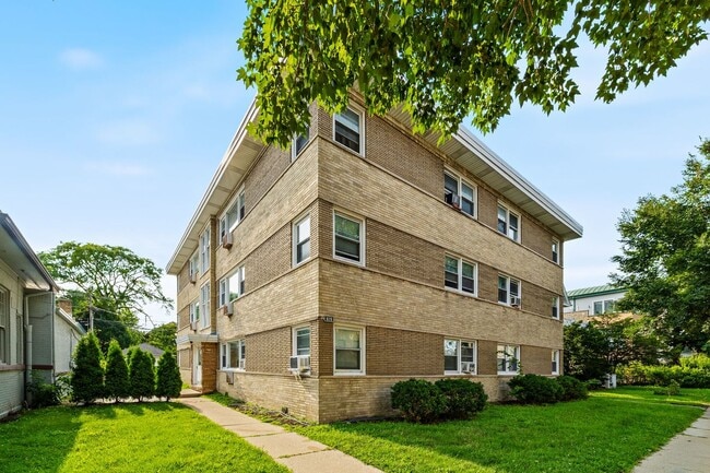 Building Photo - 929 S Oak Park Ave