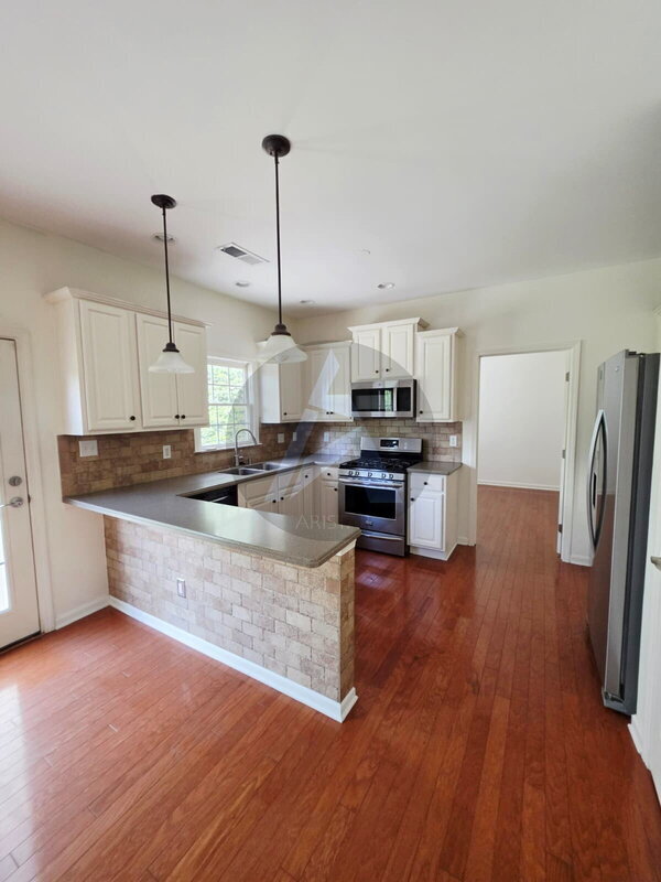 Photo - 513 Millside Tr