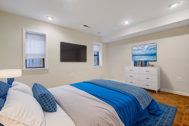 Photo - 1 Bed / 1 Bath apartment available immedia... Unit #C