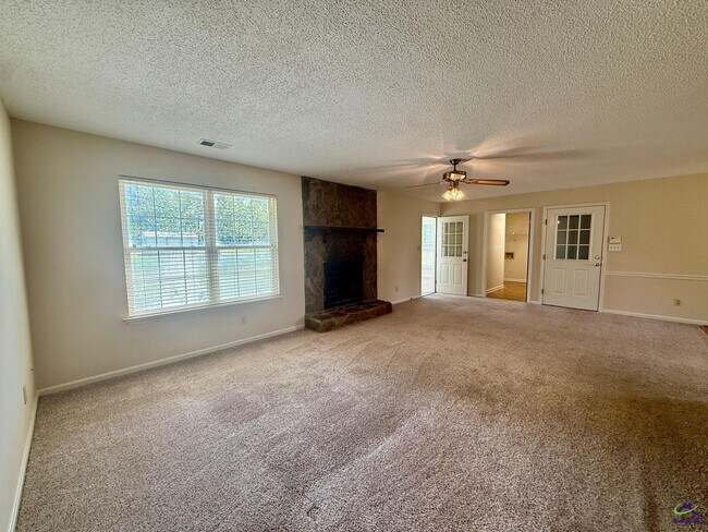 Photo - 104 Water Dr