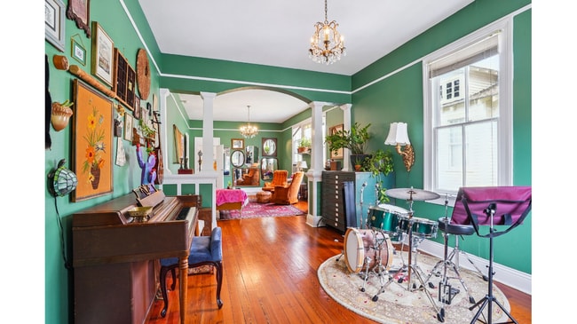 Photo - 4516 Banks St Unit Upper