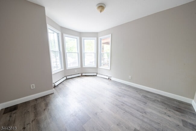 Photo - 131 S 8th St
