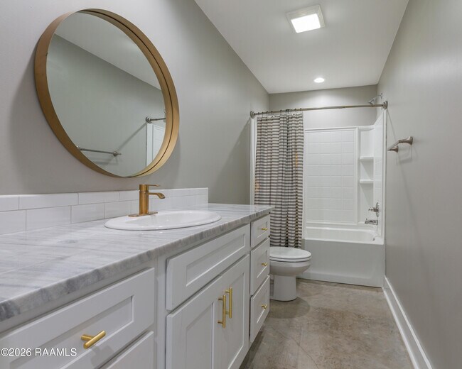 Photo - 111 Oak Plns Aly