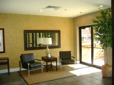 Building Photo - 1000 E 53rd St Unit 1