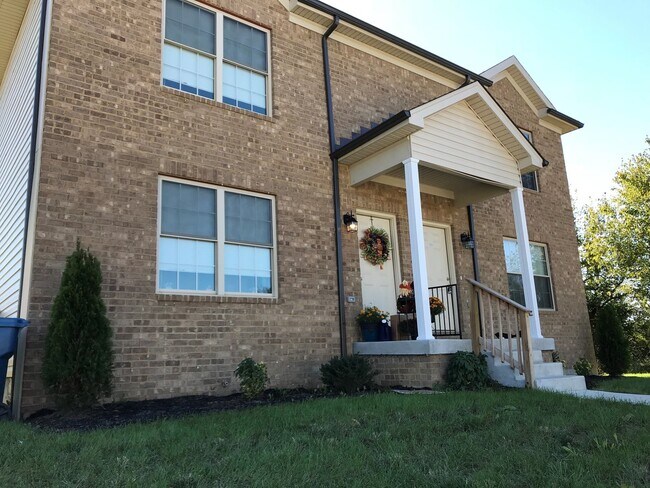 1021-1023 Amanda Drive Duplex - 1021-1023 Amanda Drive Duplex Apartment Unit 1021 Amanda