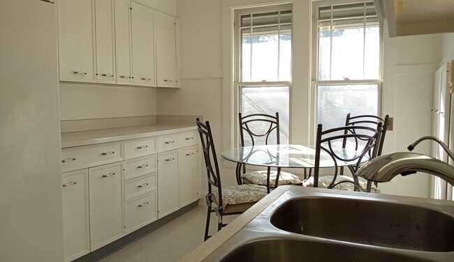 Kitchen - 1226 Blaine Ave Unit 1226
