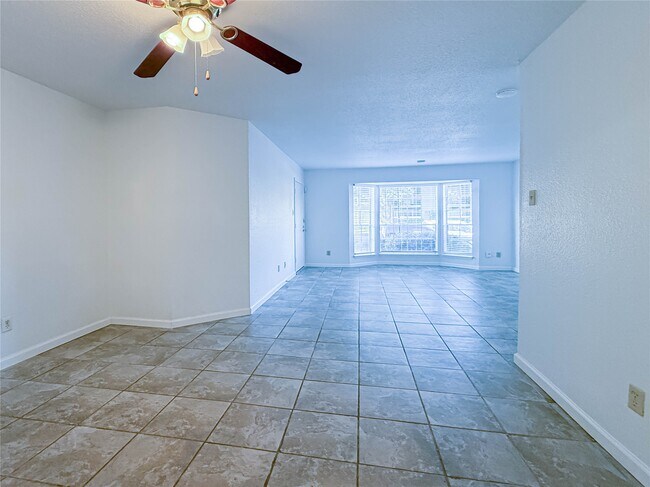 Photo - 9201 Clarewood Dr Unit 198