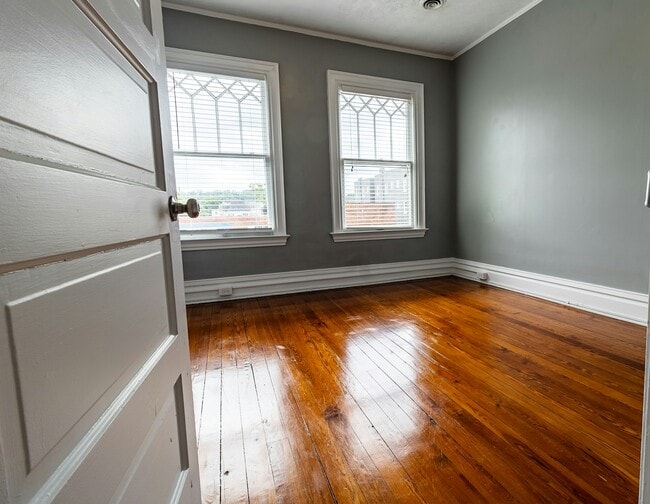 Photo - 654 6th Ave