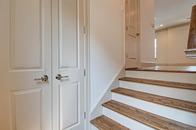 4031 Bellefontaine Unit 127