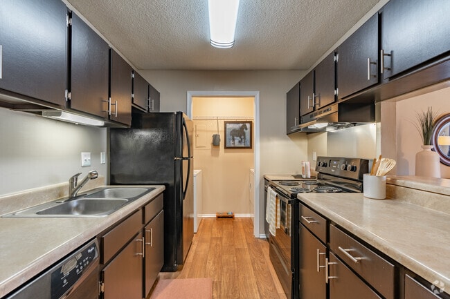 2BR, 2BA - 1150SF