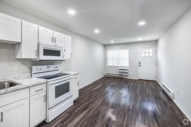 1 habitación, 1 baño - 559 pies cuadrados Comedor - Zen Long Island at Amityville 55+ Community