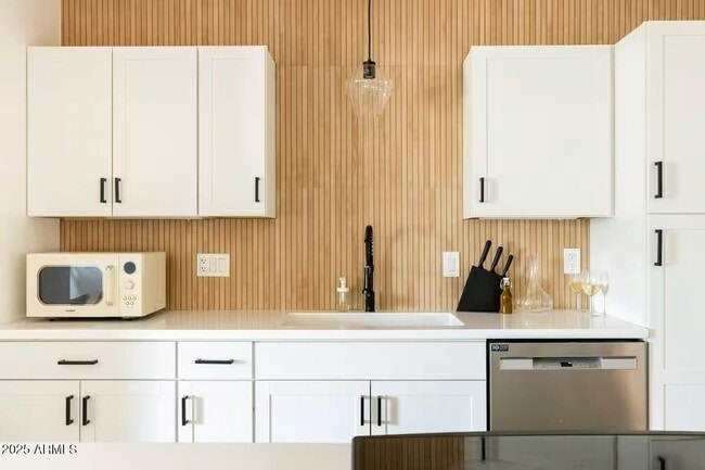 Photo - 8447 E Vernon Ave